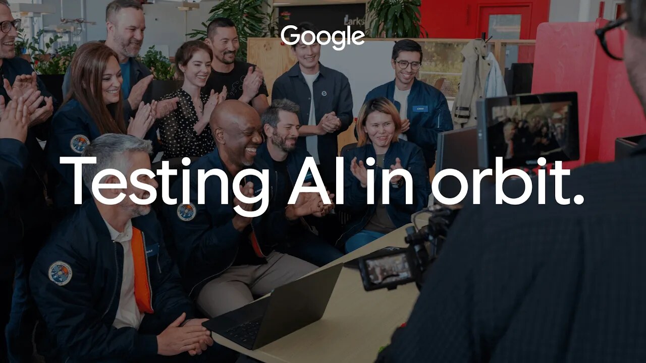ทีม Project Suncatcher ของ Google ปรบมือดีใจหน้าจอโน้ตบุ๊ก พร้อมข้อความ Testing AI in orbit